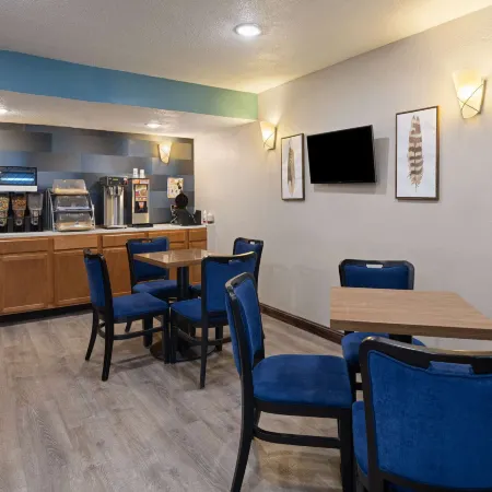 Days Inn & Suites by Wyndham Kokomo