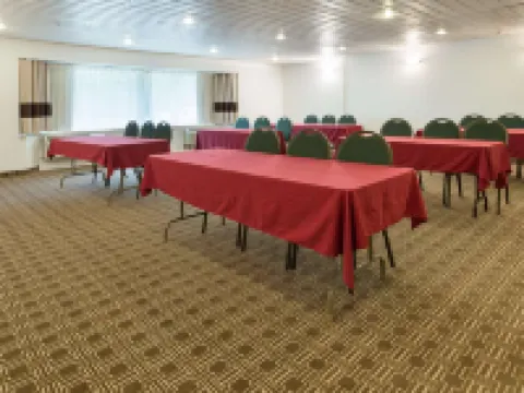 Comfort Inn & Suites Syracuse-Carrier Circle Hotels in DeWitt