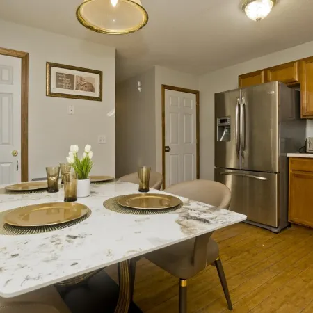 Cozy 3-bedroom Duplex2 in beautiful Springfield with WiFi, central AC