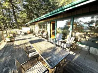 Paradise in Forest setting w/ Ocean views, hot tub, close to town & Hiking Các khách sạn ở Eastsound