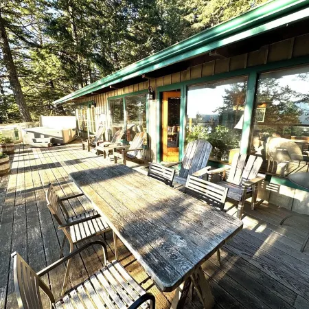 Paradise in Forest setting w/ Ocean views, hot tub, close to town & Hiking