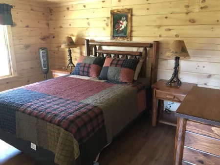 Pet Friendly cabin in East Burke - on the Kingdom Trails