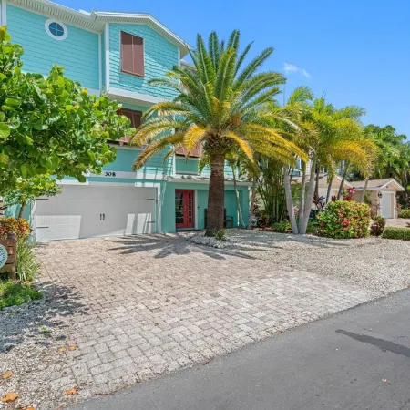 Big Luxury 6 bdrm, Pool, Spa, Bikes, Kayak, Reviews, Beach!