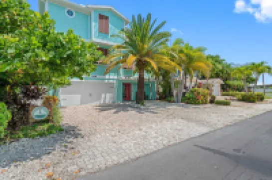Big Luxury 6 bdrm, Pool, Spa, Bikes, Kayak, Reviews, Beach!