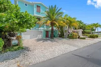 Big Luxury 6 bdrm, Pool, Spa, Bikes, Kayak, Reviews, Beach!