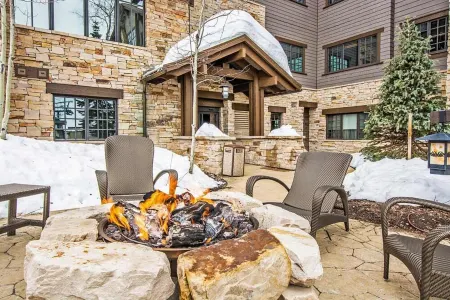 Luxury Ski-In, Ski-Out Arrowleaf Penthouse  With Panoramic Views Отели рядом с достопримечательностью «Дир-Вэлли»