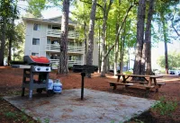 FULLY RENOVATED, 5-MINUTE WALK TO BEACH - 2 POOLS - 4 Pickleball +Tennis Courts