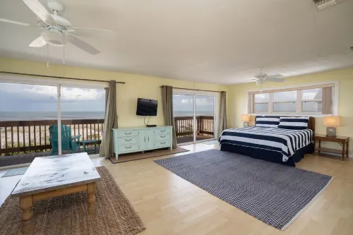 Blue Dolphin Beach Front Cottage 5 Star Home- Large Private Pool - One of a Kind