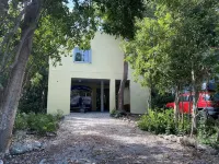 Great house at walking distance from the ocean. Key Largo-Tavernier.