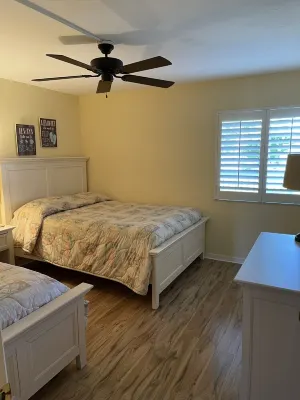 Beautiful Eagle Cay condo