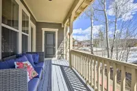 Amazing Home Directly on the Lift! Ski-In/Out, Private Hot Tub, Amazing Views!