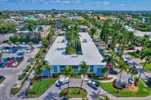 1st Floor by Pool, Beach and 3rd St. S Coffee Shops, Restaurants and Farmer Mkt - Private Pools