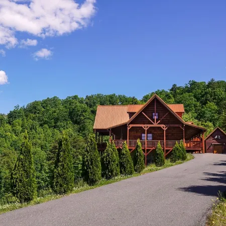 Huge Mountain Estate,Blue Ridge View, Sleeps 18, Hot Tub, Deck, & Game Room