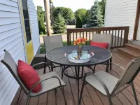 Great Homebase Bungalow - 10 Mins to Starved Rock! - Homestays