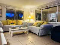 Port Richey Beach Themed Oasis, Family / Pet-Friendly Getaway Near Tampa Bay Hotel di Bayonet Point