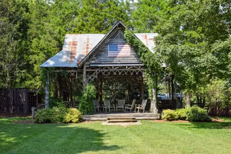 The Sycamore House in the Heart of Historic Leipers Fork Village - Franklin, TN