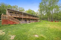 Forest Retreat - Sleeps 30 - 2 Minutes from Boat Launch