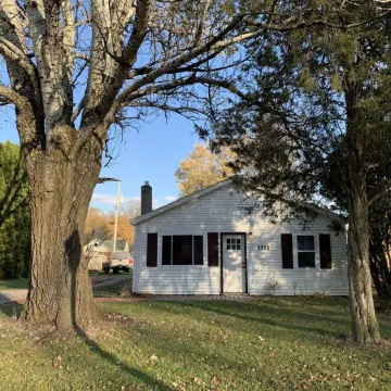 Cottage11: 2 Bedroom-3 Beds. Laundry, Sleeps 6.  Park Right at Your Entry Door.