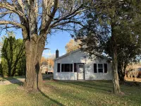 Cottage11: 2 Bedroom, Laundry, RV Parking. Downtown & MSU. Park at your Door.