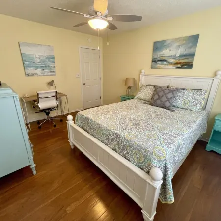 Sandy Feet Retreat-1/2 Block to Beach, Pet Friendly, Wi-Fi & Optional GC Rental