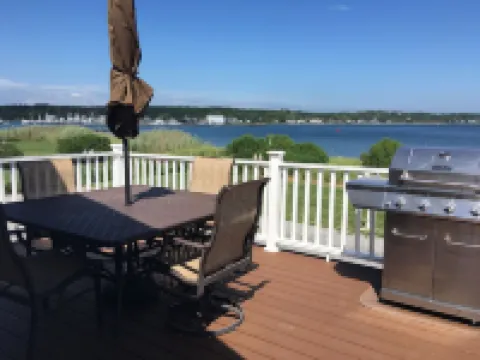 Hamptons Waterfront- Great Location!