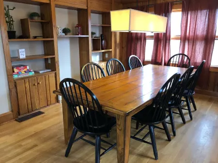 Farmhouse in the vineyards! Sleeps 8!