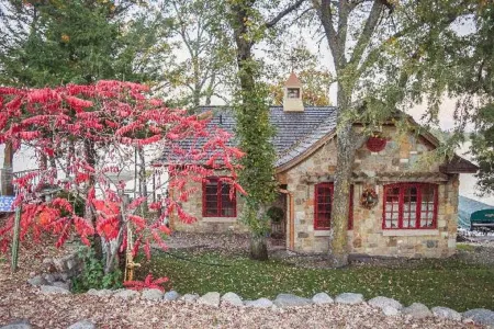 Beautiful Stone Cottage  Warm Cozy Get Away