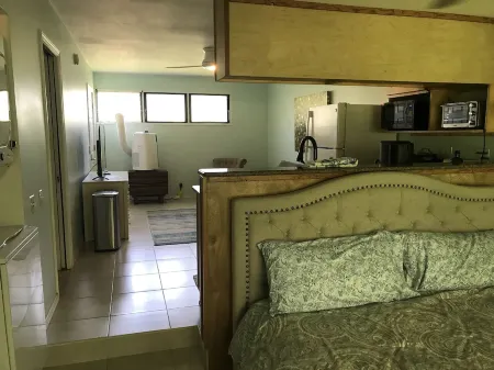 Aloha! The North Shore of Kauai awaits in this amazing, centrally located Condo! Отели рядом с достопримечательностью «Анини Бич»