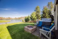 Lake Front Home w/ Hot Tub, Fire pit, yard, walk to Wisp Resort,Tubing Hill View Hotels in McHenry