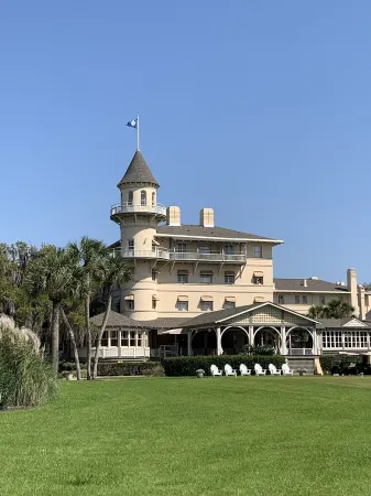 Sea-Esta Retreat, a Great Golden Isles Location! Отели в г. Сейнт Саймонс Айленд