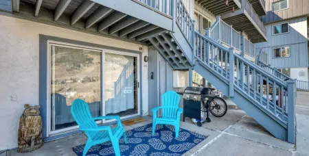 1-bedroom condo just 10 minutes from Keystone Ski Resort with lake views