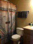 Western themed Cabin in Quiet neighborhood - 1 mile to Yellowstone Park! - balcony