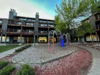 Ski-in/Ski-Out townhome, family-friendly, ideally located to resort amenities