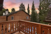 Deluxe private townhome minutes walk to Aspen Mountain skiing and downtown!