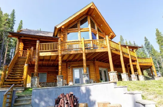 Luxurious Log Cabin, 4 Master Suites Romantic Winter Escape with Mountain View!