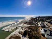 2BR/2BA 15th Floor Penthouse, 10ft Ceilings -this view is out of this world!! Hotels near Little River Neck Park