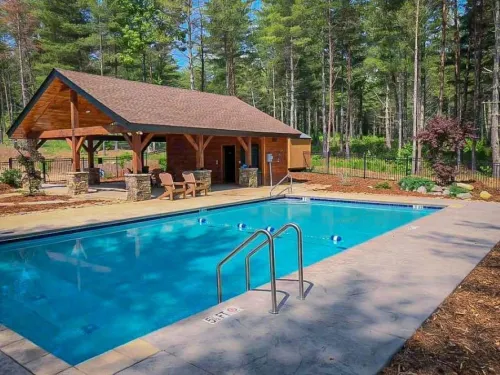 Lake James Country-style House - Deep Cove, Pool, Screen Porch, Kayaks & SUP!