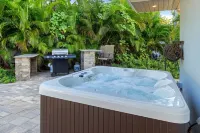 Heated Salt Pool, Steps to Beach, Hot Tub, Games