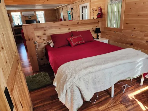 Gnome Hill Cottage - A Rustic Pet-Friendly Cottage in the Woods