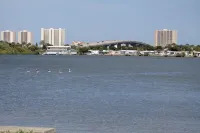 Stylish Intercoastal Blue Bungalow -3 min to Daytona Beach