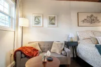 Charming Studio in Taylors by Brick and Home
