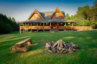Bear Pause Log Cabin in the Great Smoky Mountains