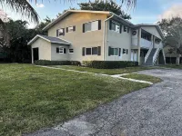 Charming 2-bedroom apartment with AC, WiFi in pleasant Delray Beach - 2-Star