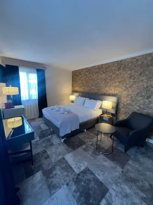 Lighthouse Hotel Hotels near Liberation Park