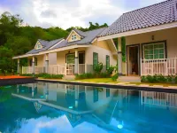 Suksompong Resort Hotels in Takua Pa District