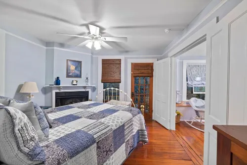 Cottage on Spring A! Best location in town! Entire top floor with two balconies!