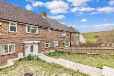 Hillview House By My Getaways Hotels near University of Sussex