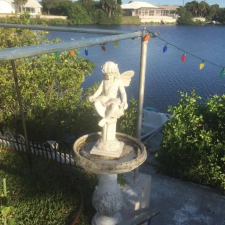Perfect getaway! Newly remodeled waterfront suite.