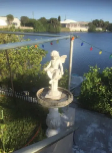 Perfect getaway! Newly remodeled waterfront suite.