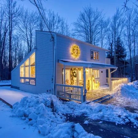 3-Bedroom 2 Bath Cozy Chalet 1 Mile From Mountain!